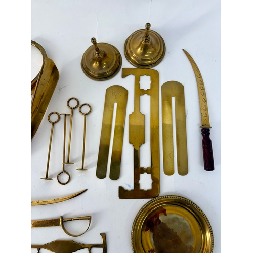 85 - A selection of early 20th century brass ornaments and collectibles to include button polisher slides... 