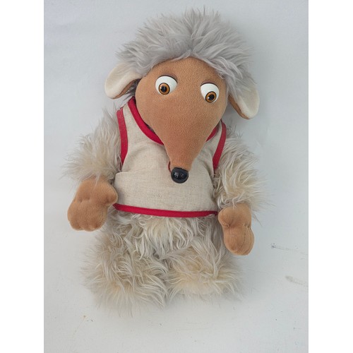 95 - The Wombles. 8 Vintage original Elizabeth Beresford / Film Fair Limited produced Wombles plush soft ... 