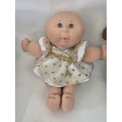 103 - Original Cabbage Patch dolls, a total of 6 with three birth certificates