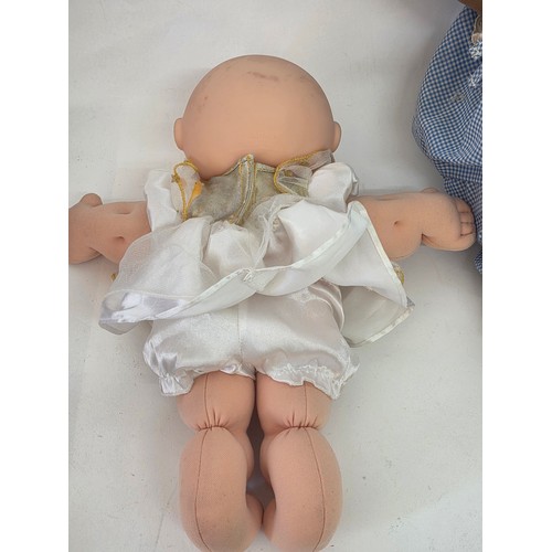 103 - Original Cabbage Patch dolls, a total of 6 with three birth certificates