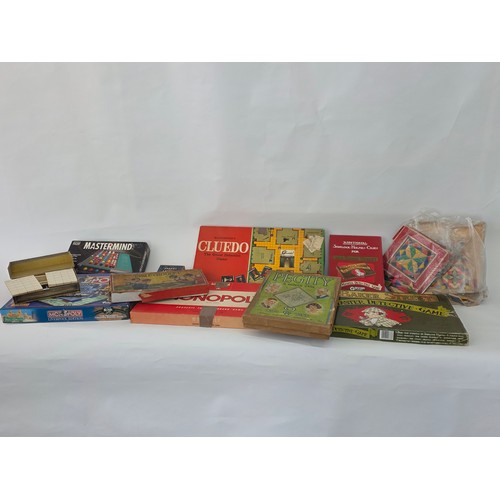 120 - Vintage board games, a good collection to include Monopoly, Cluedo, Mastermind, Table Croquet, Canas... 
