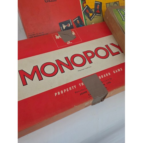 120 - Vintage board games, a good collection to include Monopoly, Cluedo, Mastermind, Table Croquet, Canas... 