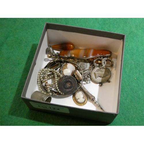 122 - Small box of antique jewellery etc