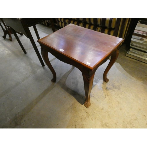 424 - Mahogany lamp table (22.5