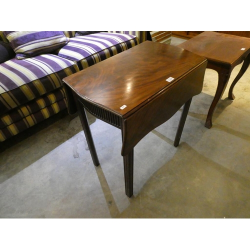 426 - George lll mahogany butterfly Pembroke table (27.5