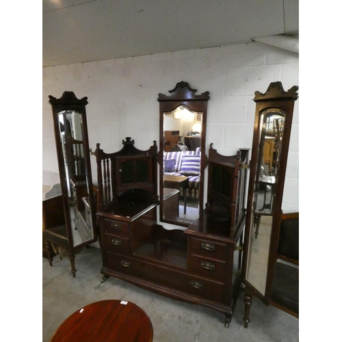 427 - Victorian mahogany dressing chest (80