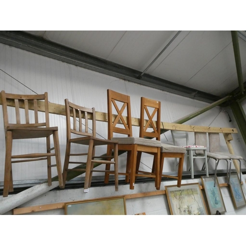 124 - 7 Assorted chairs