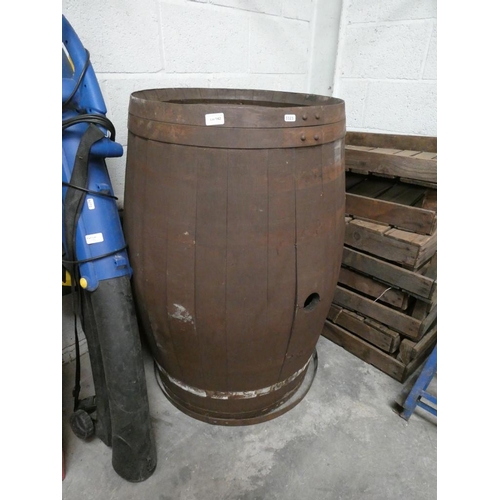 142 - Whiskey barrel