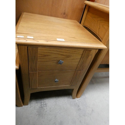 150 - Winsor modern oak 2 drawer side table (60H 50W 50D cm)