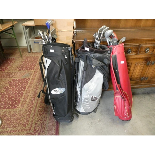 212 - 3 Golf bags & clubs