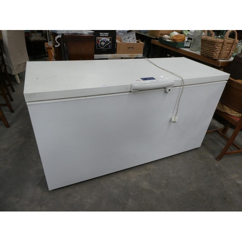 243 - Bosch chest freezer (85H 157W 60D cm)