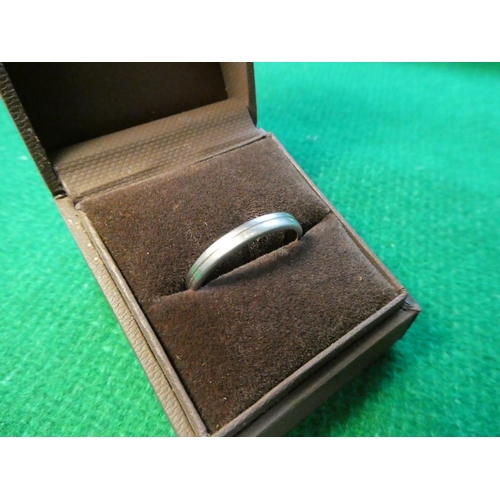 382 - Gents 18ct white gold wedding band (size W)