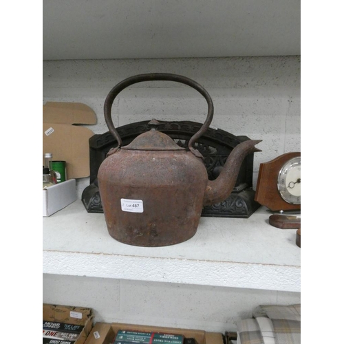 487 - Cast iron kettle & cast iron fire front