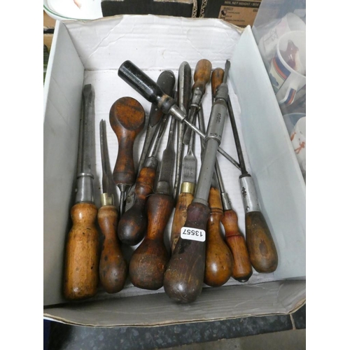 501 - Tray of vintage hand tools