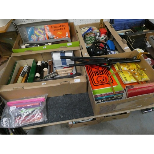 512 - 3 Boxes of music books, guitar stand, Aulos recorders including 533, 311-E, 209N-E, 207-E, 501S-E et... 