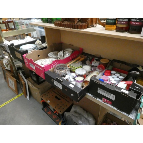 561 - 5 Boxes of part dinner sets inc. Wedgwood 'Penshurst', Royal Doulton 'Platinum Concord', quantity of... 