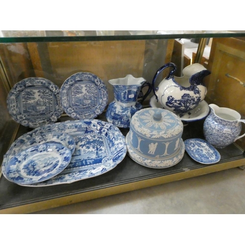 569 - Shelf of blue & white pottery inc. large meat plate, Wedgwood Jasper ware cheese dome, wash jug & bo... 