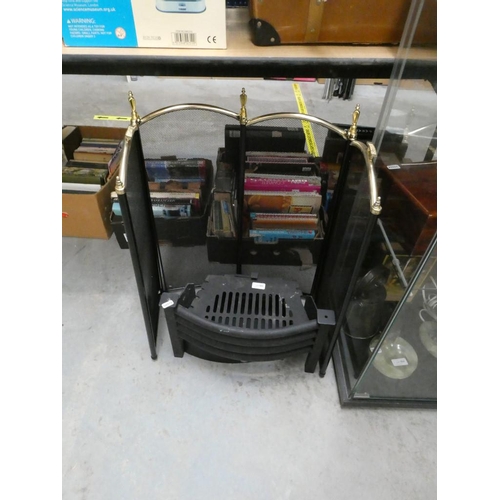 585 - Folding spark guard & cast fire grate