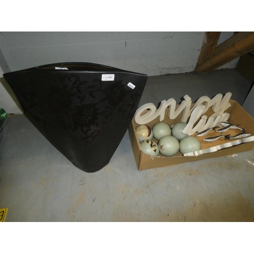 602 - Large black modern vase, shabby chic signs, treen fish etc