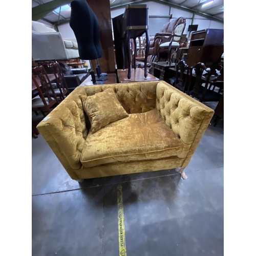 551 - Gold upholstered button back settee (78H 118W 94D cm) (as found)