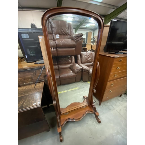 560 - Mahogany dressing mirror (164H 52D 73W cm)