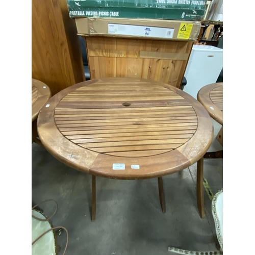 568 - Teak folding garden table (73H 90DIAM cm)