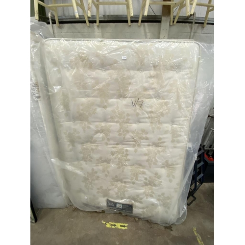 576 - Double divan bed (4'6)