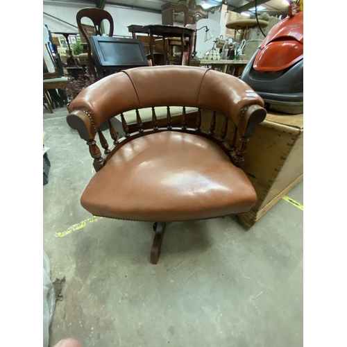 577 - Swivel captains chair (as found) (70W 75H cm)