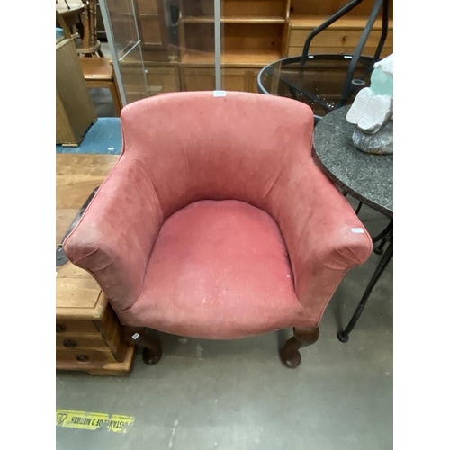 588 - Georgian style tub chair (70W 80H cm)