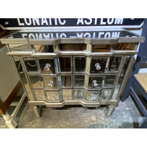 Lot 656       