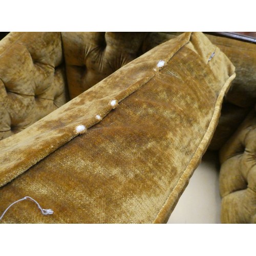 551 - Gold upholstered button back settee (78H 118W 94D cm) (as found)