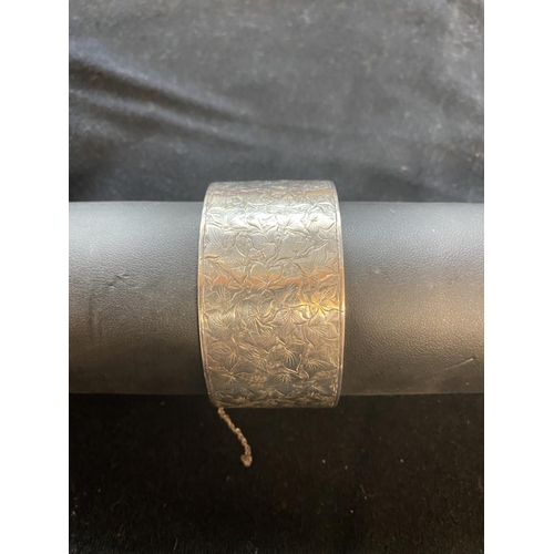 107 - Antique silver bangle