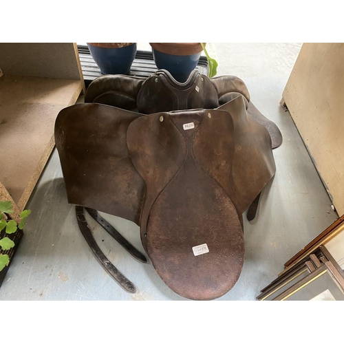 276 - 2 Leather riding saddles