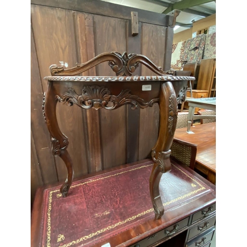 431 - Reproduction mahogany console table (86H 45D 95W cm)