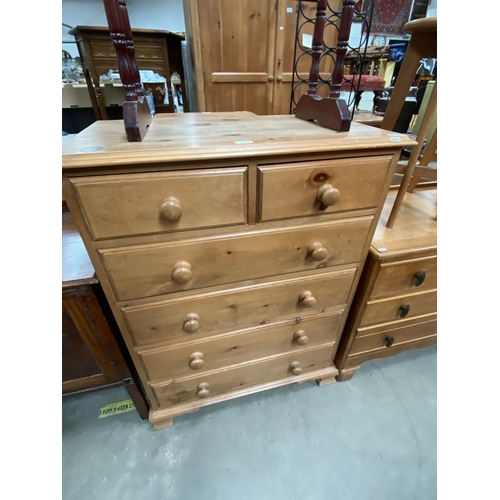 500 - Pine 2 over 4 chest of drawers (108H 81W 46D cm)