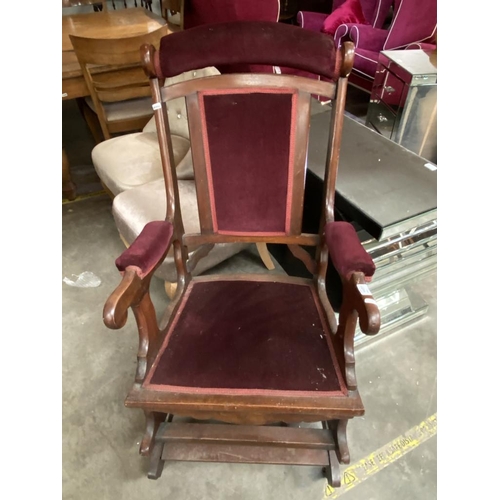 511 - Mahogany American rocking chair (105H 55W cm)