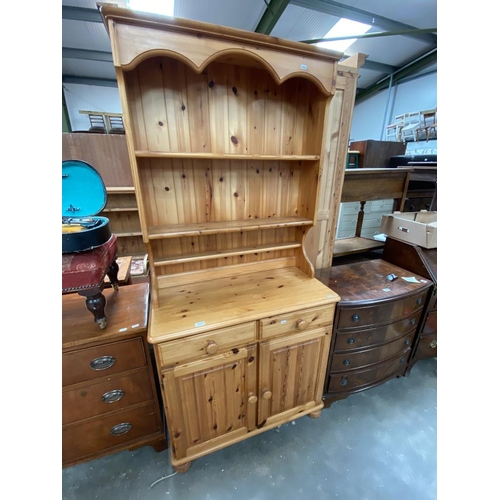 577 - Pine Ducal dresser (189H 89W 45D cm)