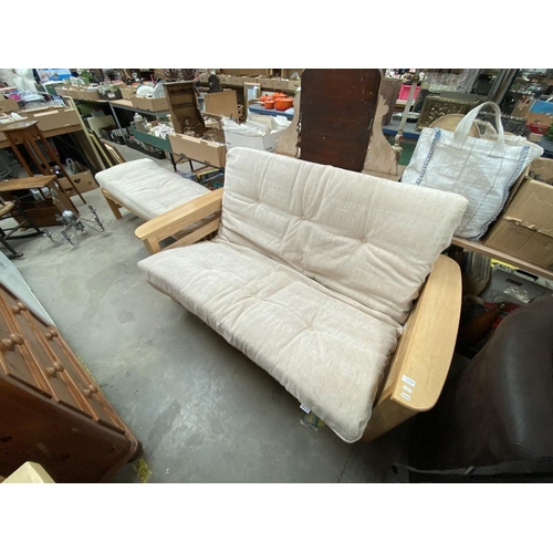 668 - Kyoto beech futon (100h 164W 96D) and matching stool