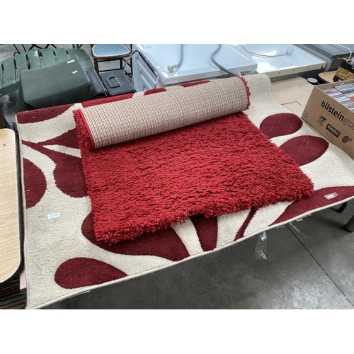 540 - Vista red rug (80x150cm) & wool effect rug (135x190cm)