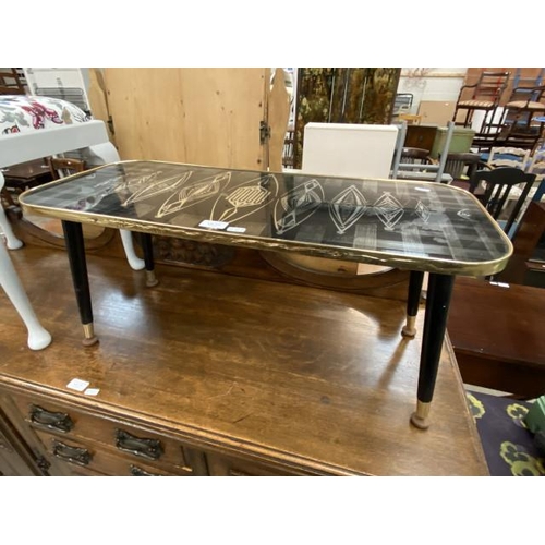 112 - Vintage retro coffee table (35H 77W 34D cm)