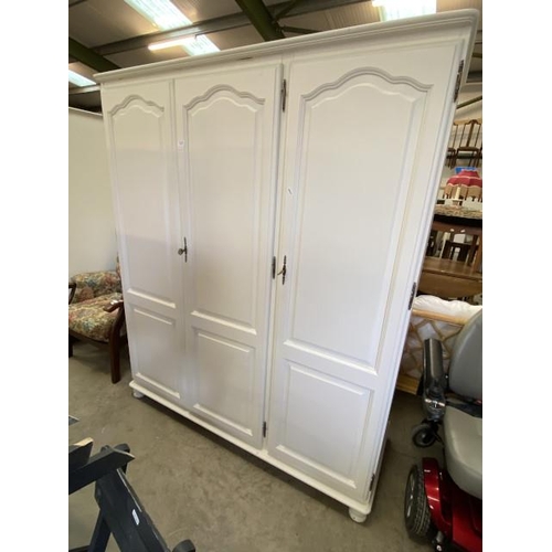 120 - Cream triple wardrobe (195H 154W 58D cm)