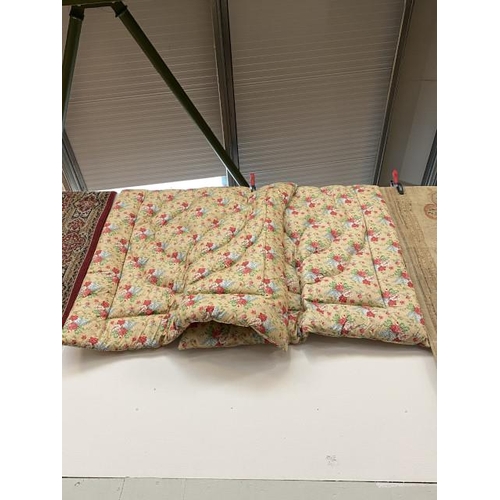 191 - 2 Vintage quilts 150 x 105