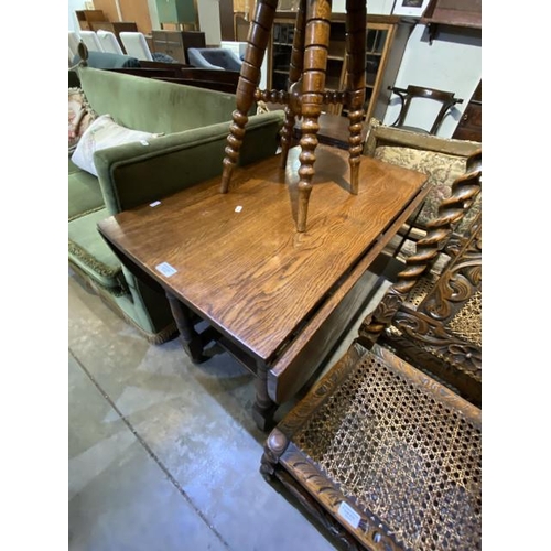 231 - Oak drop leaf table (74H 152W 91D cm)