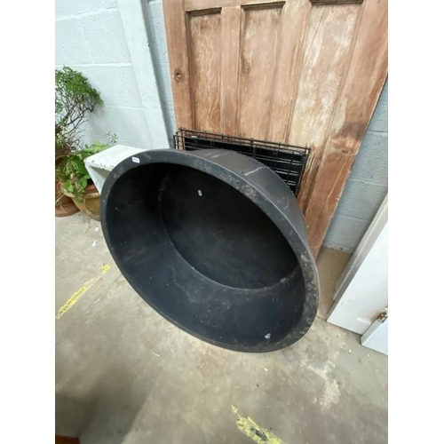 89 - Pond liner & an animal cage