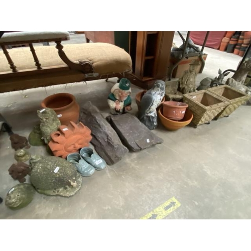 400 - Large collection of garden ornaments, pair of small composite garden planters (some garden ornaments... 