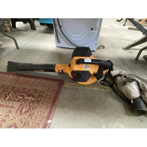 416 - McCulloch BVM250 petrol leaf blower with bag