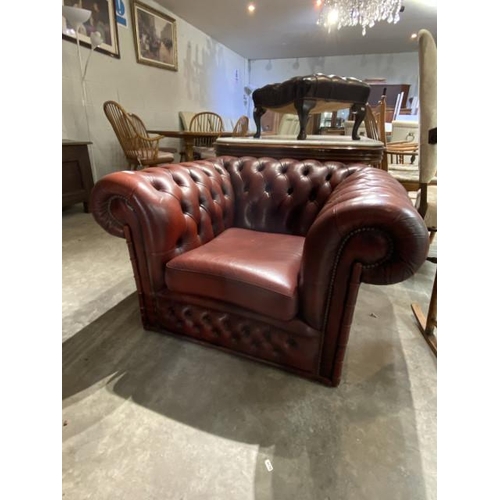 65 - Red leather Chesterfield club chair (110W cm) (no casters)