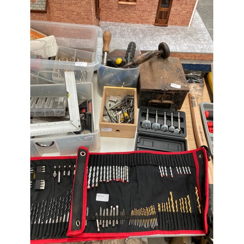 396 - Large quantity of workshop tools inc. Black & Decker work mate, drill bit sets, screws, wood chisel ... 