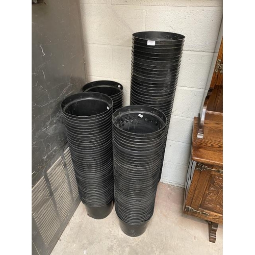 1 - Large quantity of plastic plant pots