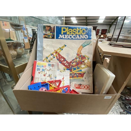 330 - Boxed plastic Meccano inc. set 100 & 400 (sold as seen - unchecked)